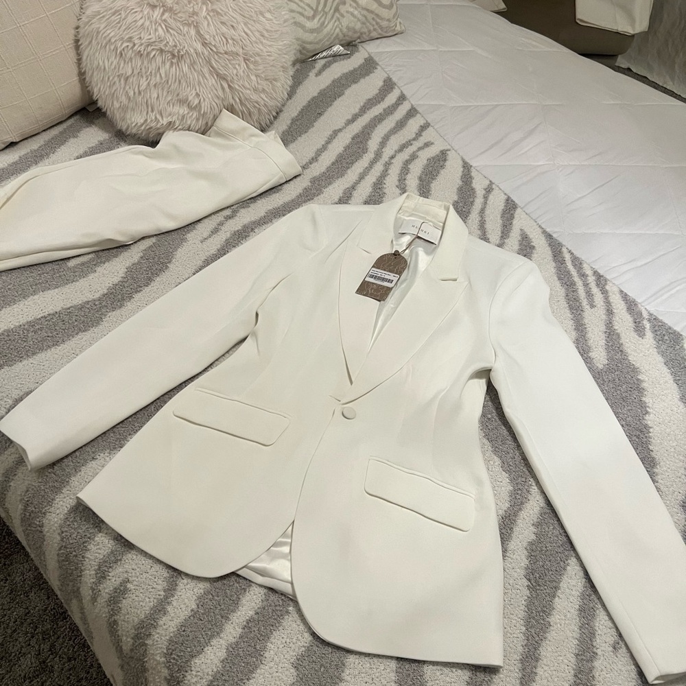 MESHKI Modern fitted pantsuit